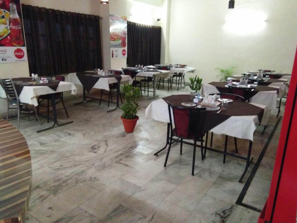 Hotel Samridhi Palace Juhi Bari Exteriér fotografie