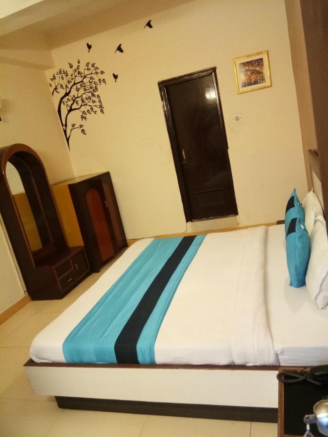 Hotel Samridhi Palace Juhi Bari Exteriér fotografie
