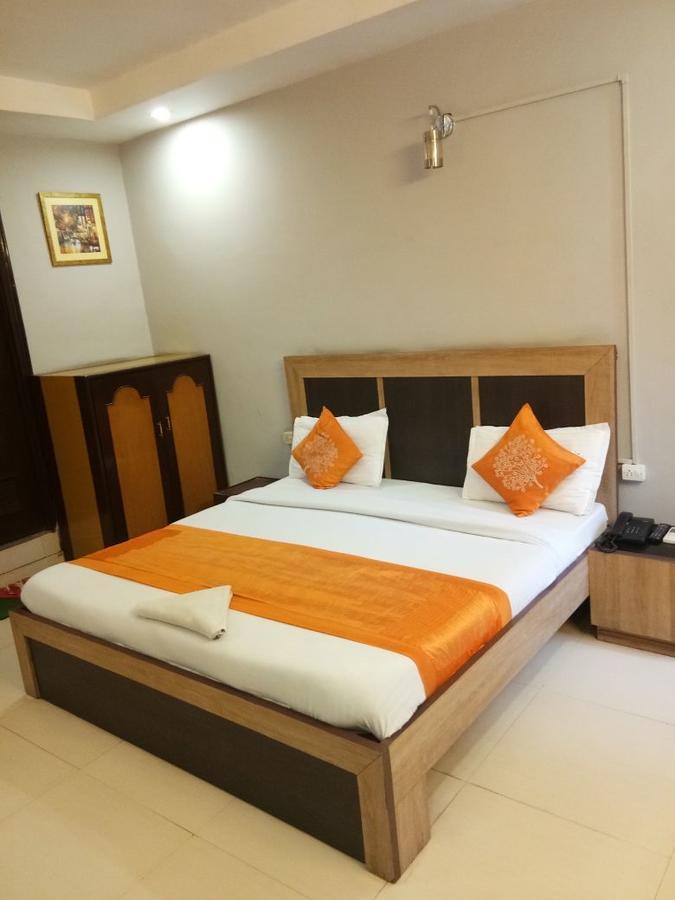 Hotel Samridhi Palace Juhi Bari Exteriér fotografie